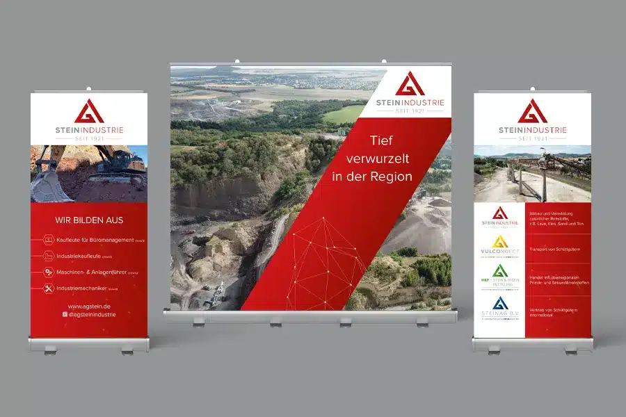 Messestand mit Branding-Elementen und Corporate Design auf einer Messefläche